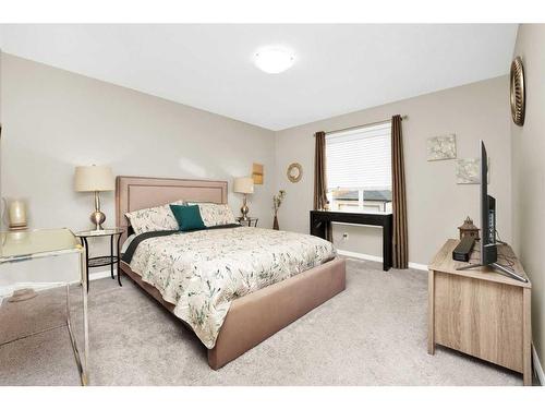 29 Panora View Nw, Calgary, AB - Indoor Photo Showing Bedroom