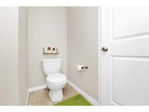 29 Panora View Nw, Calgary, AB - Indoor Photo Showing Bathroom