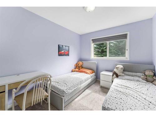 38 Chaparral Ridge Terrace Se, Calgary, AB - Indoor Photo Showing Bedroom