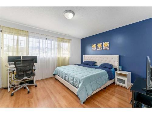 38 Chaparral Ridge Terrace Se, Calgary, AB - Indoor Photo Showing Bedroom