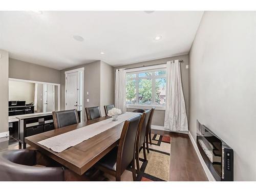 427 12 Avenue Ne, Calgary, AB - Indoor Photo Showing Dining Room