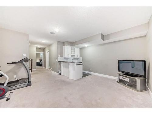 427 12 Avenue Ne, Calgary, AB - Indoor Photo Showing Other Room