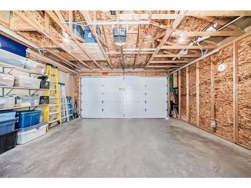 427 12 Avenue Ne, Calgary, AB - Indoor Photo Showing Garage