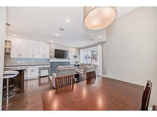 427 12 Avenue Ne, Calgary, AB - Indoor Photo Showing Dining Room