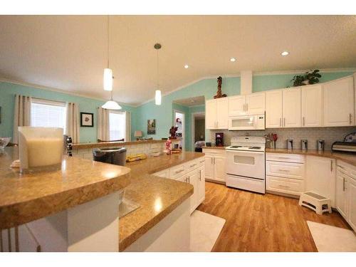 37070 Range Road 21, Rural Red Deer County, AB - Indoor Photo Showing Kitchen
