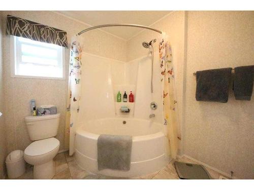 37070 Range Road 21, Rural Red Deer County, AB - Indoor Photo Showing Bathroom