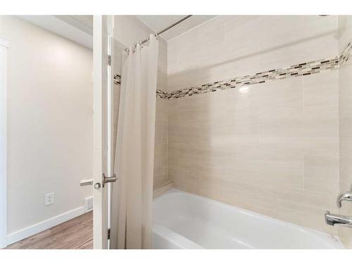 1208 Maitland Drive Ne, Calgary, AB - Indoor Photo Showing Bathroom