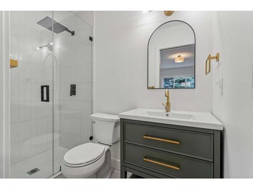 63 Wellington Place Sw, Calgary, AB - Indoor Photo Showing Bathroom