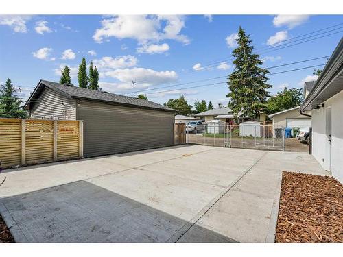 63 Wellington Place Sw, Calgary, AB - Outdoor With Exterior