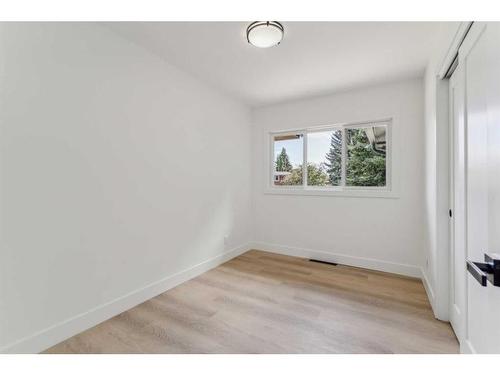 63 Wellington Place Sw, Calgary, AB - Indoor Photo Showing Other Room
