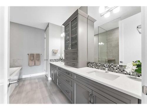 51 Carrington Crescent Nw, Calgary, AB - Indoor Photo Showing Bathroom