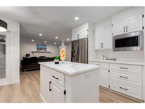 420 Diamond Court Se, Calgary, AB - Indoor Photo Showing Kitchen With Upgraded Kitchen