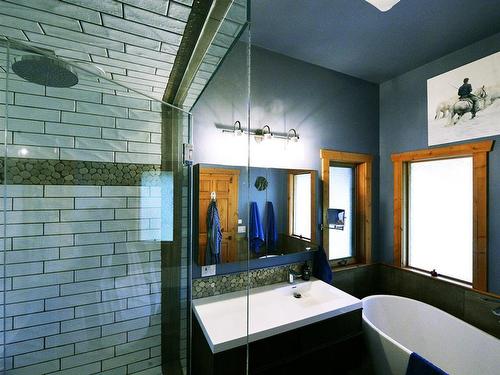21 Chinook Ridge, Rural Foothills County, AB - Indoor Photo Showing Bathroom