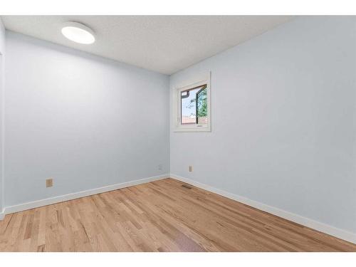 1046 Suncastle Drive Se, Calgary, AB - Indoor Photo Showing Other Room