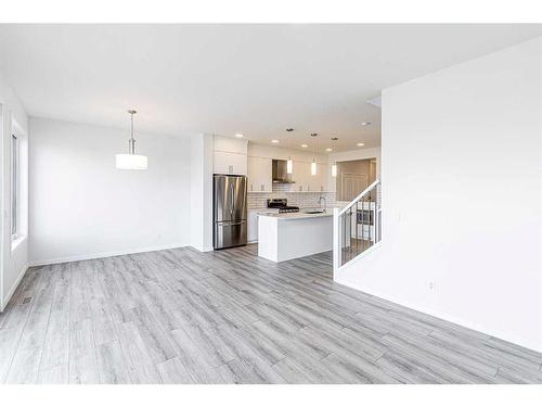 206 Lucas Close Nw, Calgary, AB - Indoor Photo Showing Kitchen