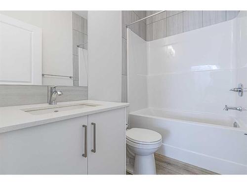 206 Lucas Close Nw, Calgary, AB - Indoor Photo Showing Bathroom