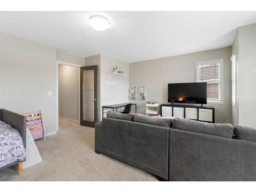 115 Cranbrook Hill Se, Calgary, AB - Indoor Photo Showing Living Room