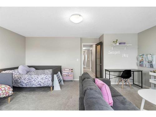 115 Cranbrook Hill Se, Calgary, AB - Indoor Photo Showing Bedroom