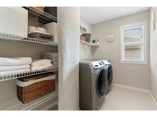 115 Cranbrook Hill Se, Calgary, AB - Indoor Photo Showing Laundry Room