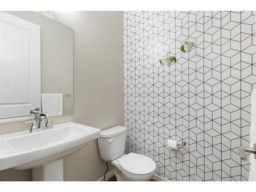 115 Cranbrook Hill Se, Calgary, AB - Indoor Photo Showing Bathroom