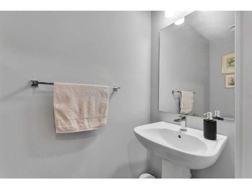 326 Evanscrest Square Nw, Calgary, AB - Indoor Photo Showing Bathroom