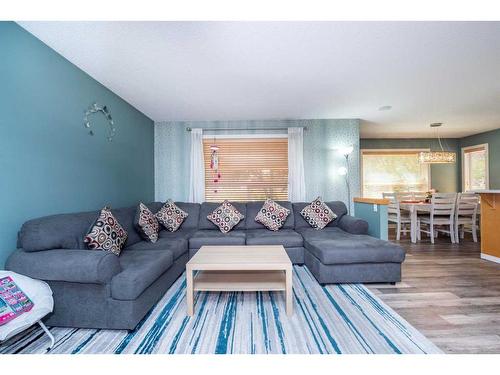 1953 New Brighton Drive Se, Calgary, AB - Indoor Photo Showing Living Room