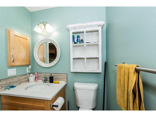 1953 New Brighton Drive Se, Calgary, AB - Indoor Photo Showing Bathroom