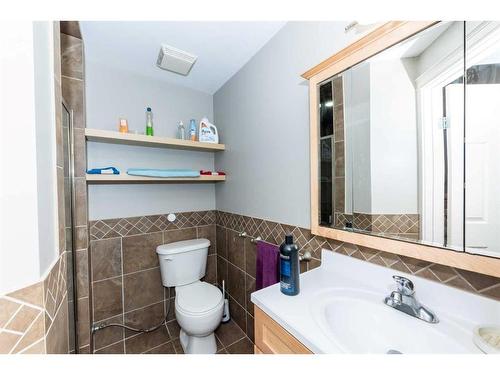 1953 New Brighton Drive Se, Calgary, AB - Indoor Photo Showing Bathroom