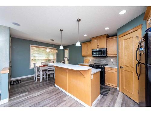 1953 New Brighton Drive Se, Calgary, AB - Indoor Photo Showing Kitchen