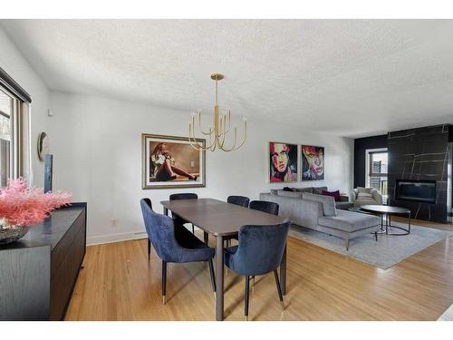 3727 Kerrydale Road Sw, Calgary, AB - Indoor With Fireplace