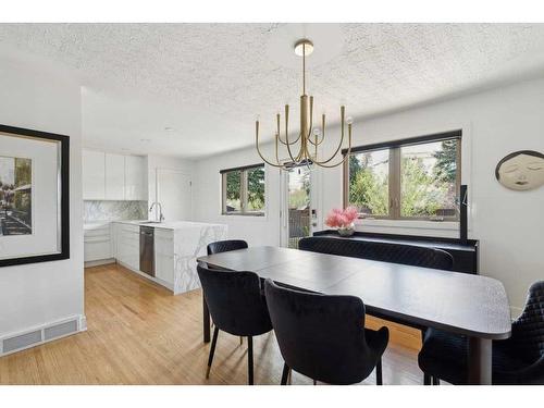 3727 Kerrydale Road Sw, Calgary, AB - Indoor Photo Showing Dining Room