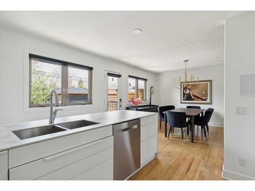 3727 Kerrydale Road Sw, Calgary, AB - Indoor Photo Showing Kitchen With Double Sink