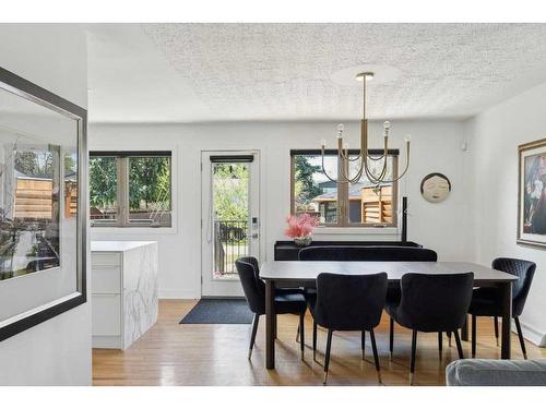 3727 Kerrydale Road Sw, Calgary, AB - Indoor Photo Showing Dining Room