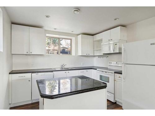 3727 Kerrydale Road Sw, Calgary, AB - Indoor Photo Showing Kitchen