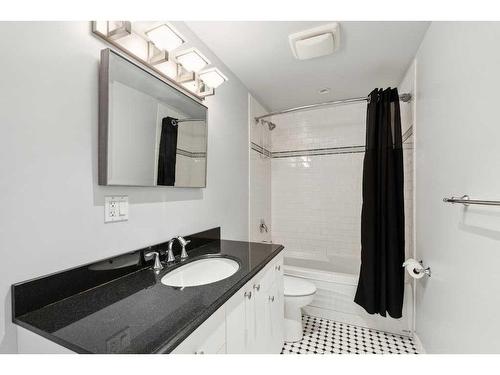 3727 Kerrydale Road Sw, Calgary, AB - Indoor Photo Showing Bathroom