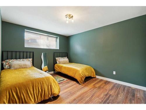 3727 Kerrydale Road Sw, Calgary, AB - Indoor Photo Showing Bedroom