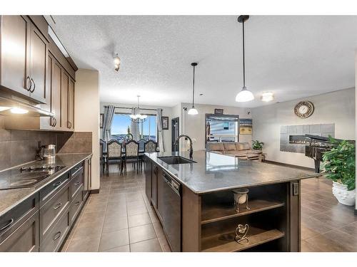16 Nolanfield Crescent Nw, Calgary, AB - Indoor Photo Showing Kitchen With Upgraded Kitchen