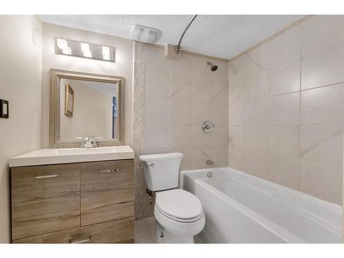 16 Nolanfield Crescent Nw, Calgary, AB - Indoor Photo Showing Bathroom