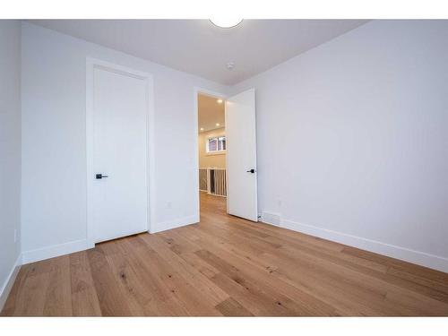 1828 19 Avenue Nw, Calgary, AB - Indoor Photo Showing Other Room