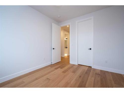 1828 19 Avenue Nw, Calgary, AB - Indoor Photo Showing Other Room