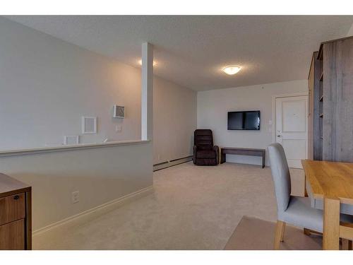 2307-10221 Tuscany Boulevard Nw, Calgary, AB - Indoor Photo Showing Other Room