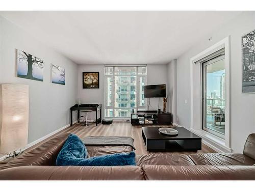 1702-1410 1 Street Se, Calgary, AB - Indoor Photo Showing Living Room