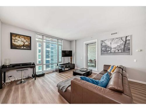 1702-1410 1 Street Se, Calgary, AB - Indoor Photo Showing Living Room