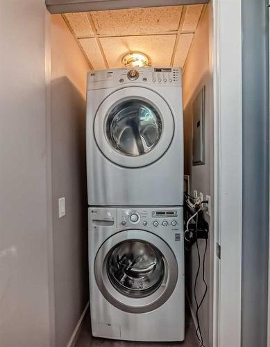 1702-1410 1 Street Se, Calgary, AB - Indoor Photo Showing Laundry Room