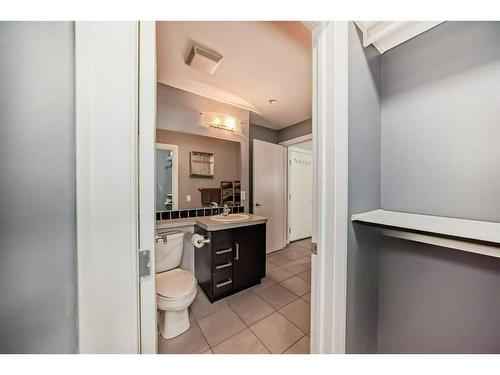 1702-1410 1 Street Se, Calgary, AB - Indoor Photo Showing Bathroom