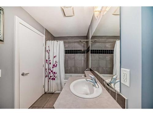 1702-1410 1 Street Se, Calgary, AB - Indoor Photo Showing Bathroom