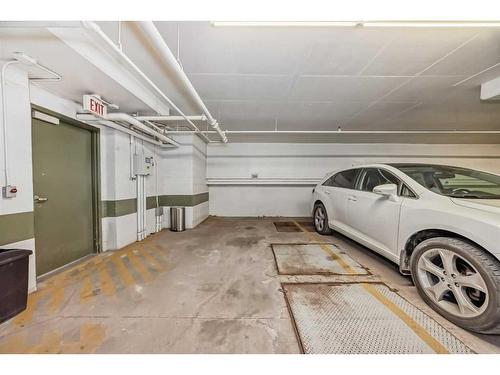 1702-1410 1 Street Se, Calgary, AB - Indoor Photo Showing Garage