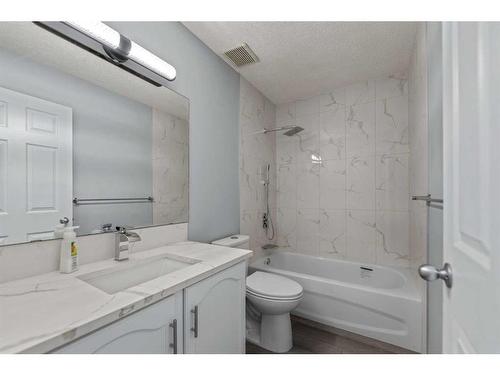 109 Hunterhorn Crescent Ne, Calgary, AB - Indoor Photo Showing Bathroom