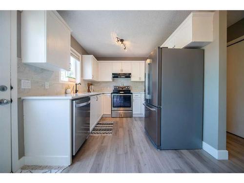 36 Hidden Point Nw, Calgary, AB - Indoor Photo Showing Kitchen With Stainless Steel Kitchen