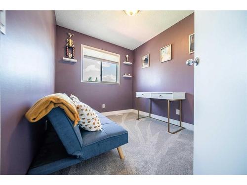 36 Hidden Point Nw, Calgary, AB - Indoor Photo Showing Bedroom